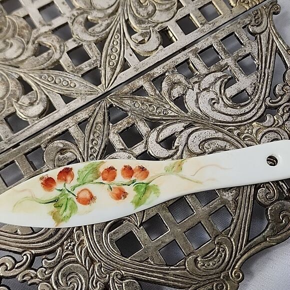 Handpainted Pomegranates Porcelain Preserve Spreader - Picture 3 of 5